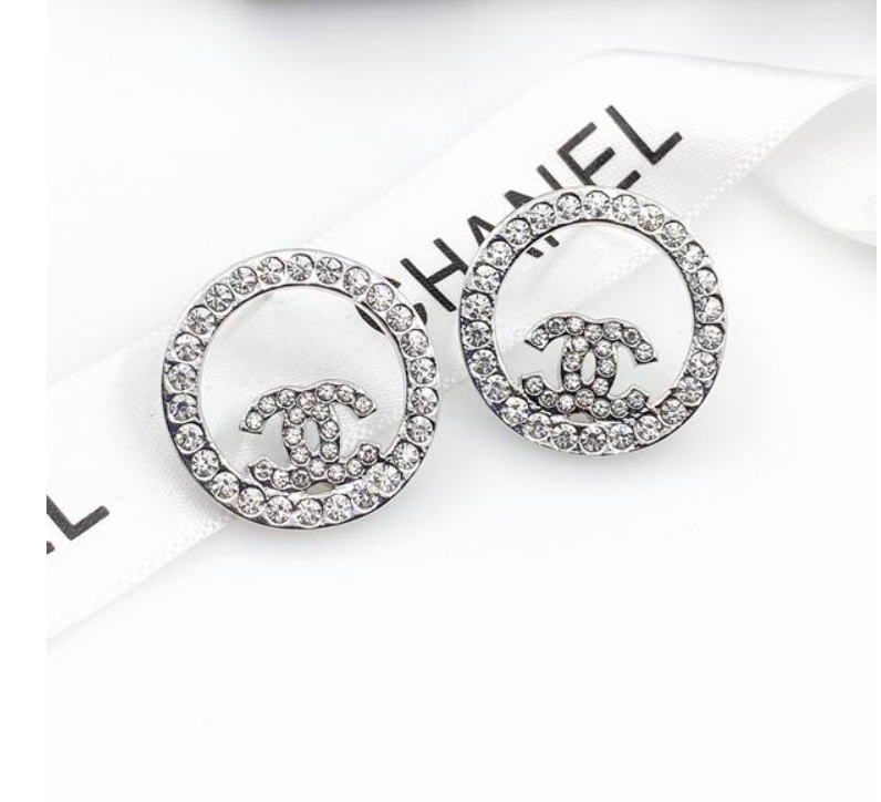 The Crystal Halo Studs - Silver | The Modern Icon