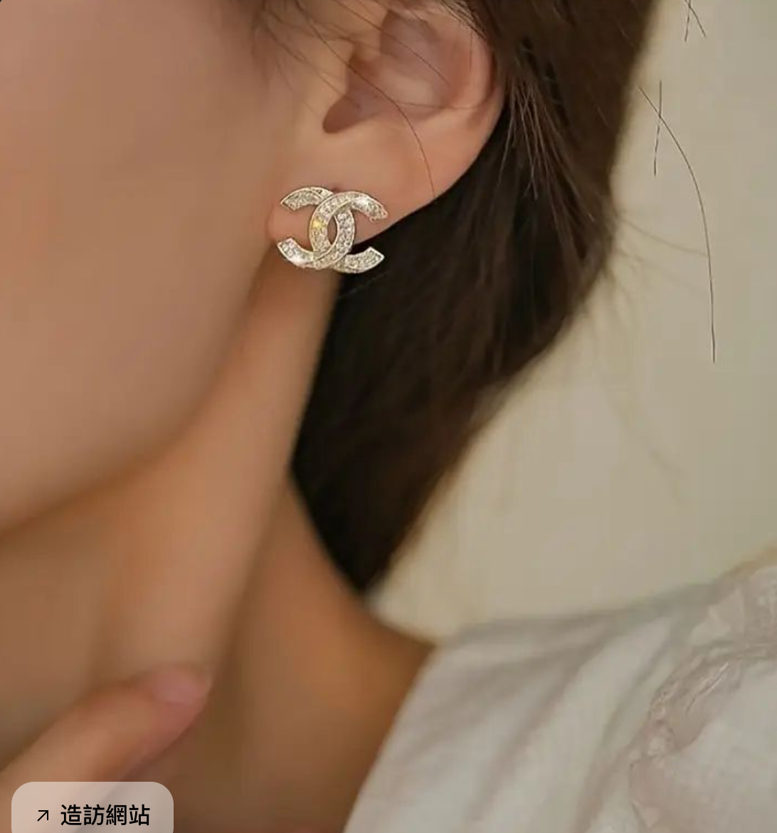 The Classic Crystal Stud Earrings - Gold | The Everyday Icon