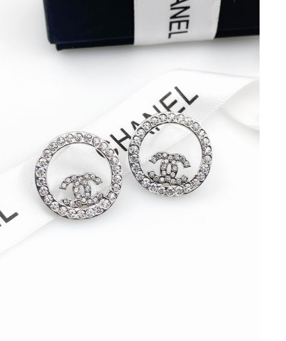 The Crystal Halo Studs - Silver | The Modern Icon