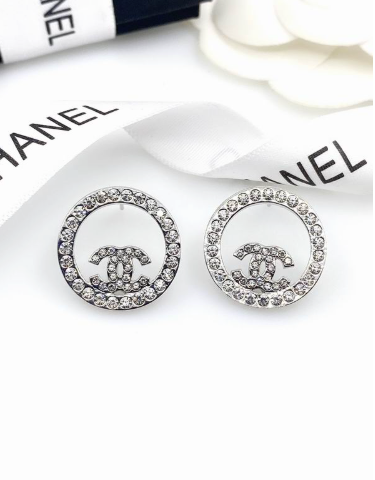 The Crystal Halo Studs - Silver | The Modern Icon