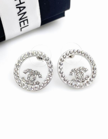 The Crystal Halo Studs - Silver | The Modern Icon