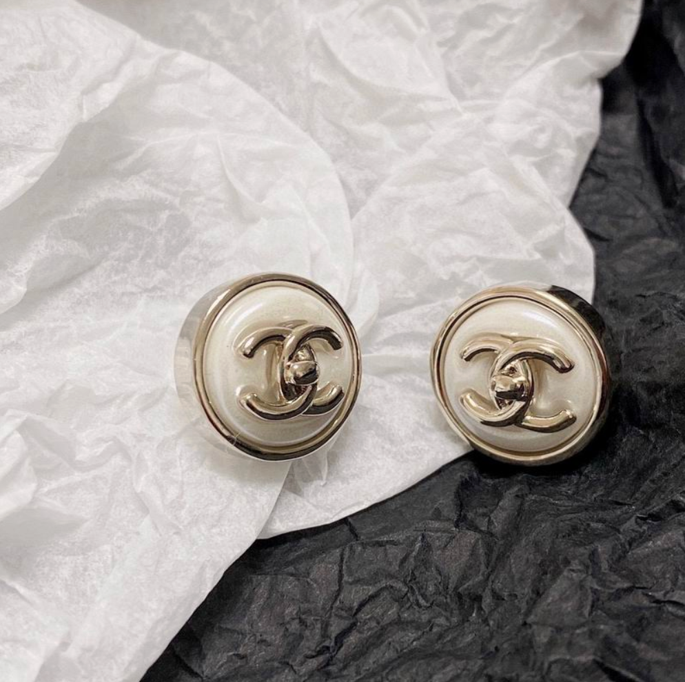 The Vintage Button Studs - White & Gold | The Retro Icon