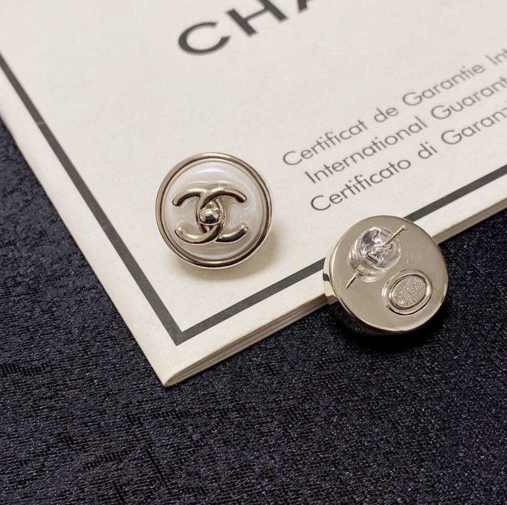 The Vintage Button Studs - White & Gold | The Retro Icon