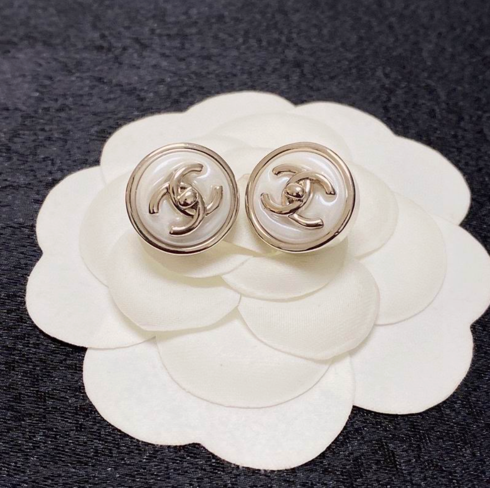 The Vintage Button Studs - White & Gold | The Retro Icon
