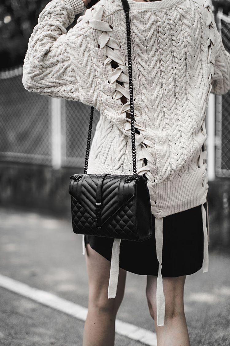 The Envelope Medium Bag - All Black / So Black | The Monogram Essential