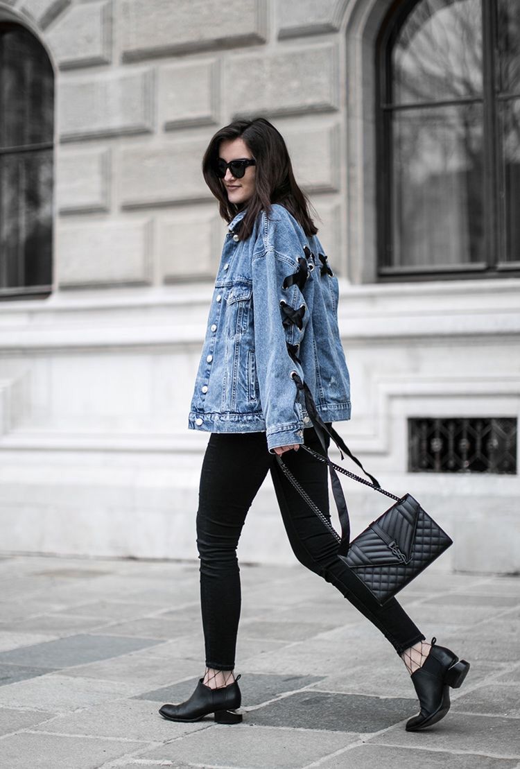 The Envelope Medium Bag - All Black / So Black | The Monogram Essential