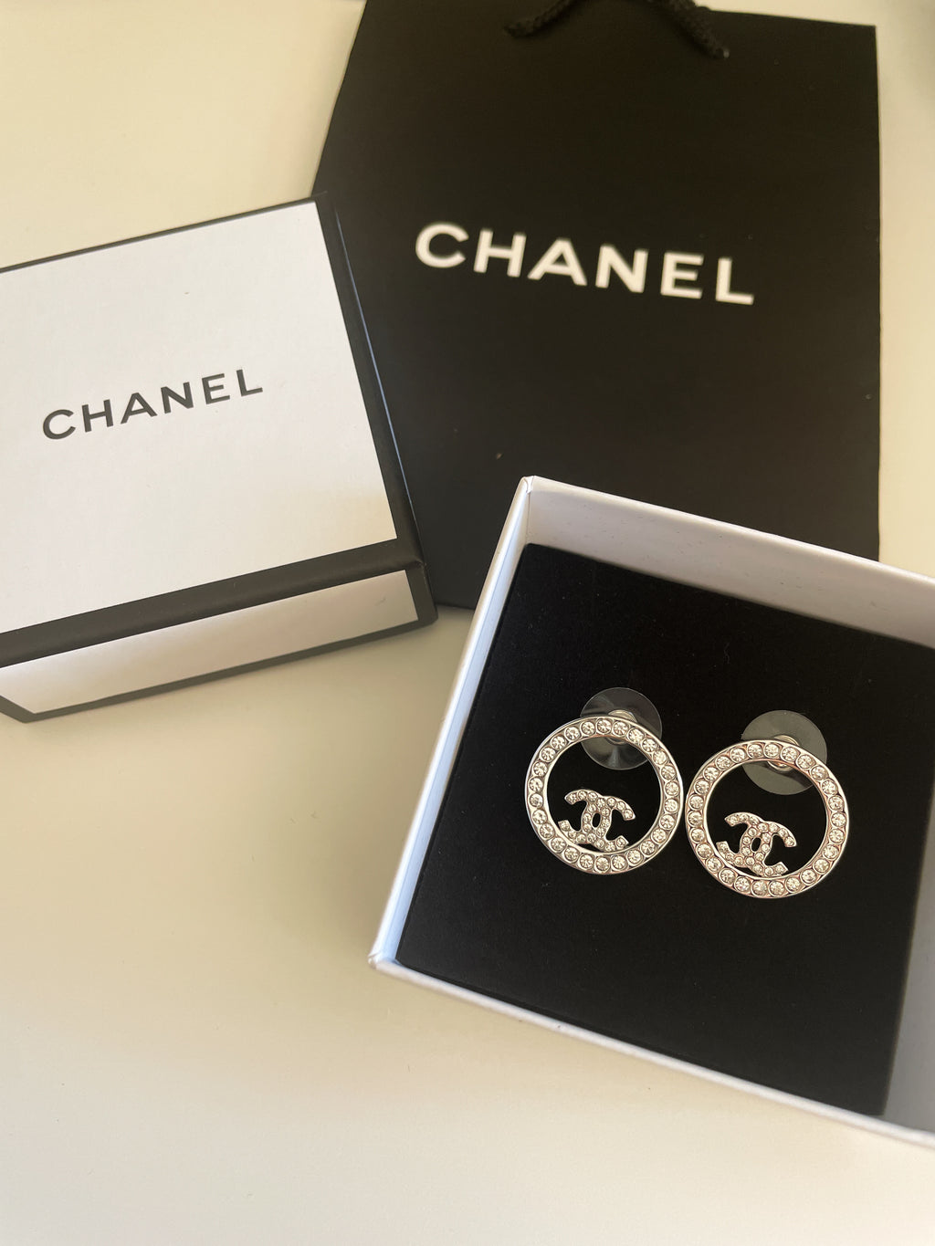 The Crystal Halo Studs - Silver | The Modern Icon