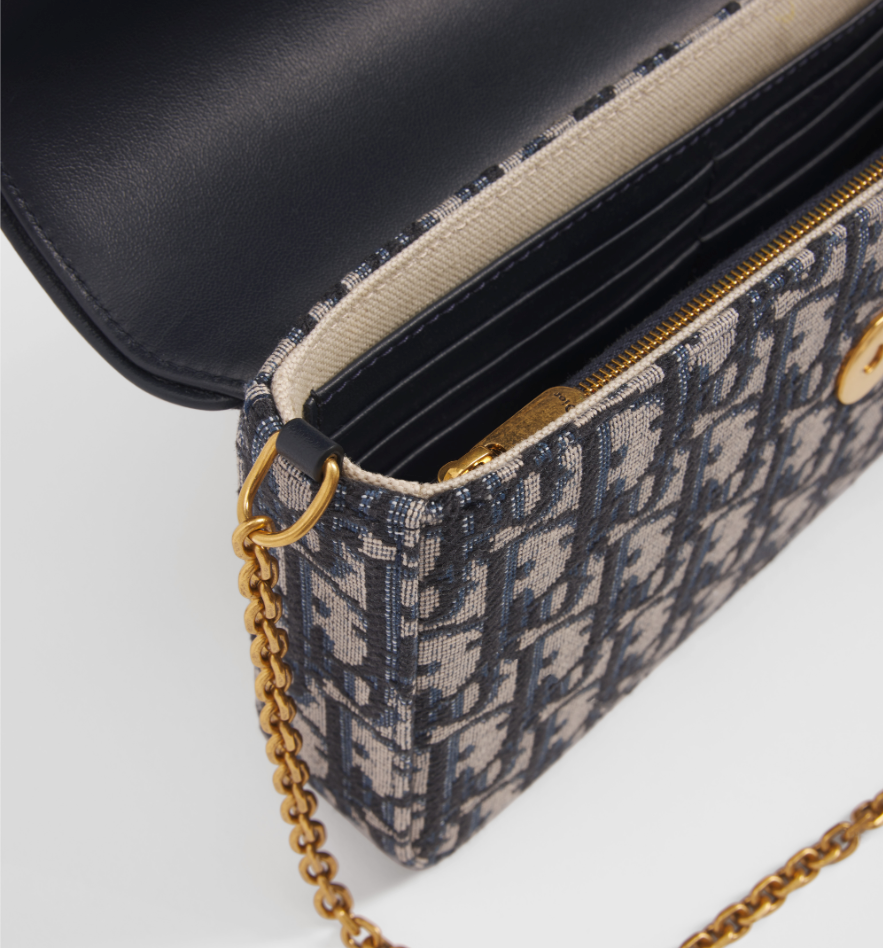 Vintage Jacquard crossbody bag inside look