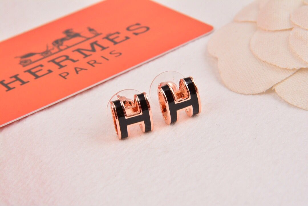 Black enamel geometric stud earrings with rose gold trim, minimalist minimalist daily jewellery.