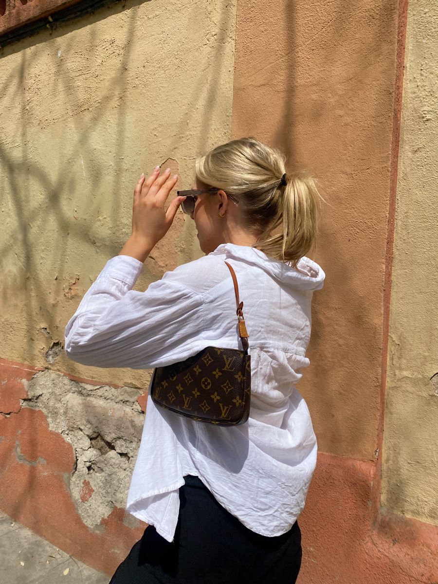 Woman wearing brown checkerboard mini bag with white shirt, old money aesthetic fashion